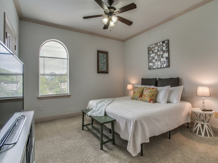 5102 -卧室6 -带独立卫生间的加大双人床（ 3楼）