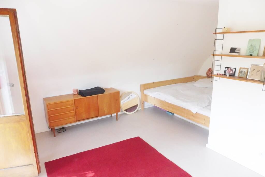 Bedroom 01 - South with balcony