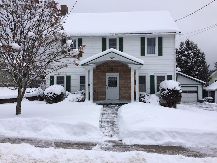 Located one block from the Lake Flower public boat launch, and with a view of the Winter Carnival Ice Palace, this is the place to be winter and summer! This newly renovated space features two bedrooms, an eat-in kitchen, living room and full bath. It has a private entrance and screened porch for you to enjoy the lake breezes. I welcome well-behaved dogs and children.