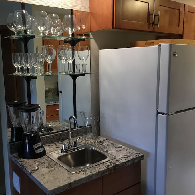Bar sink