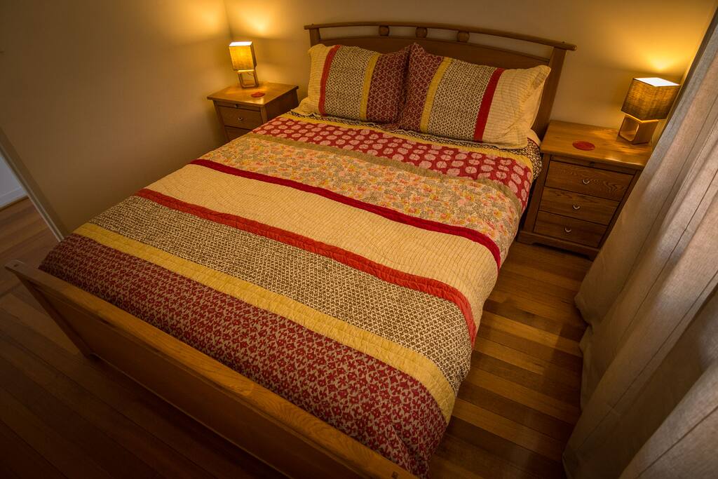 Bedroom 2 with queensize bed and built in robes