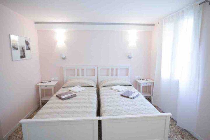 Venice Rialto Bridge Apartment gallery image 2