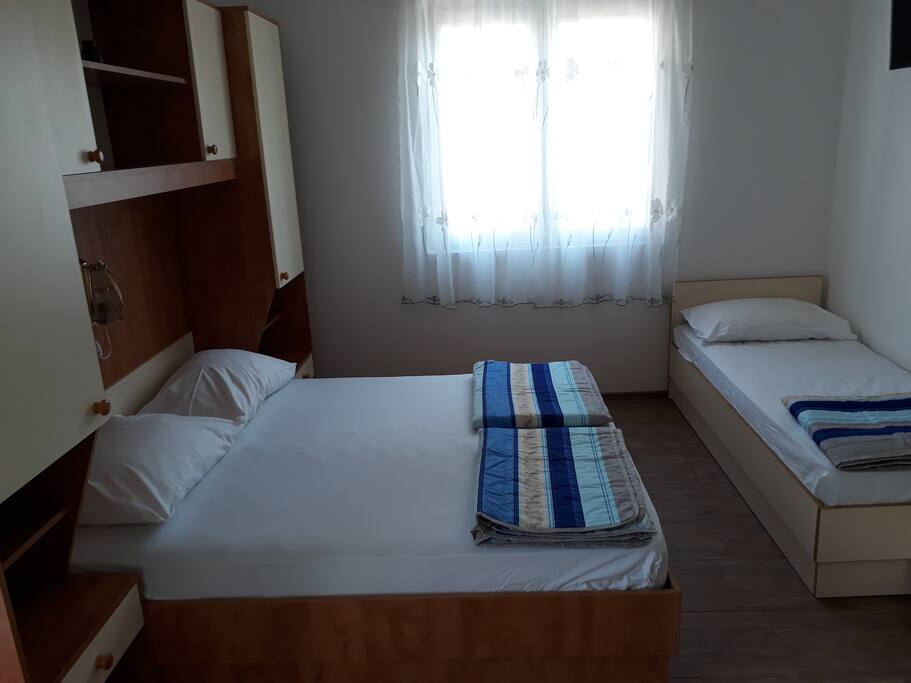 Room 1 - 3 beds