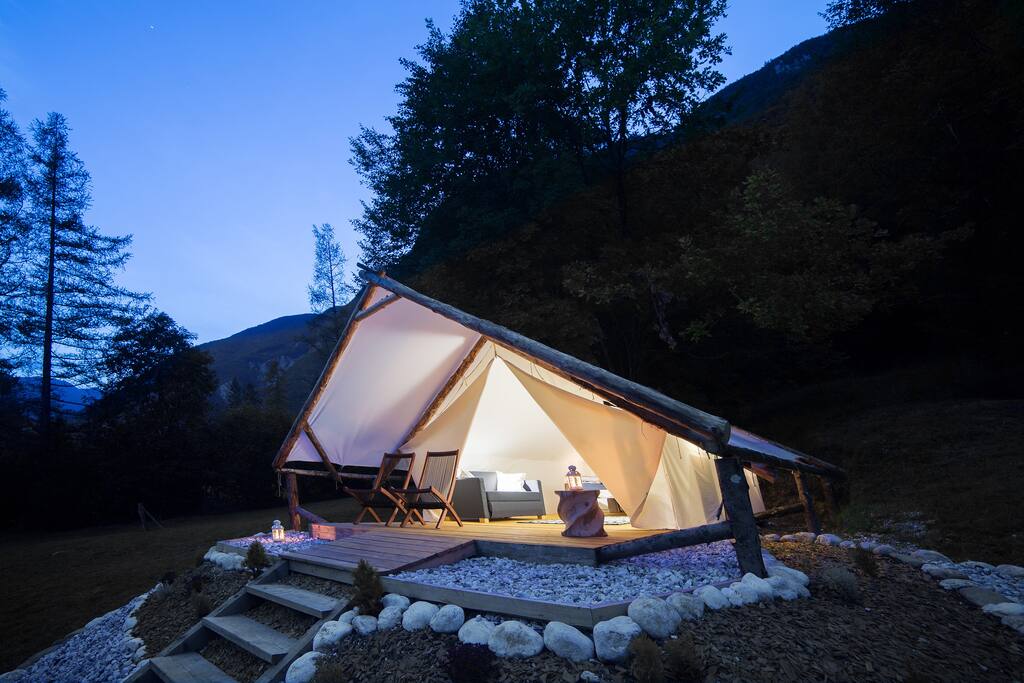 Deluxe tent