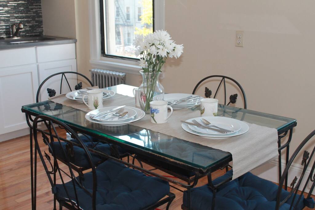 Spacious kitchen, with dishwasher