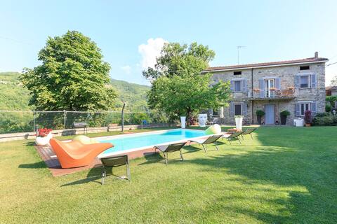 Ancient court with pool house gae 033005AT-00003