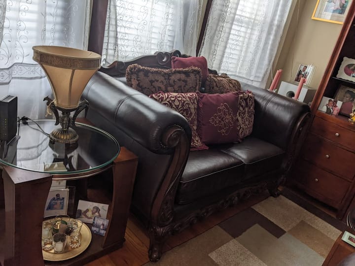 Beautiful 4 Bedroom House Large Eat In Kitchen - Albany, NY