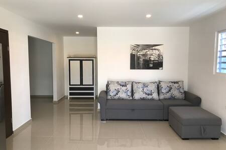 Lovely guesthouse; central to everything 2-4p