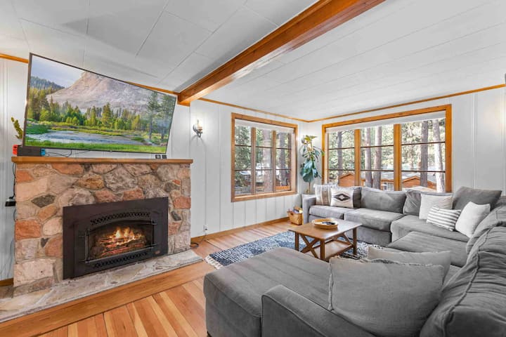 Perfect Location! Cabin W/ Hot Tub- Walk To Beach - Kings Beach, CA