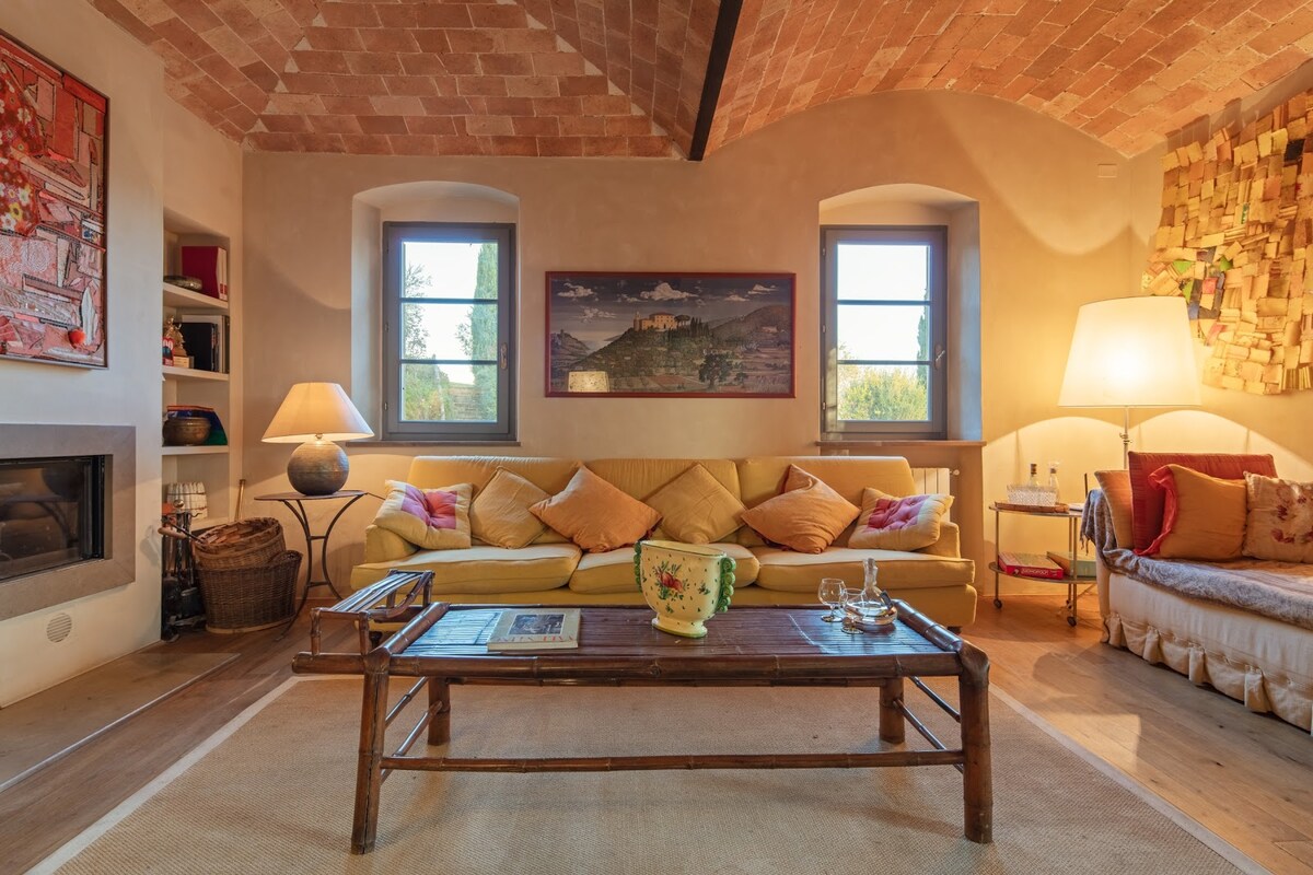 一楼客厅，带壁炉