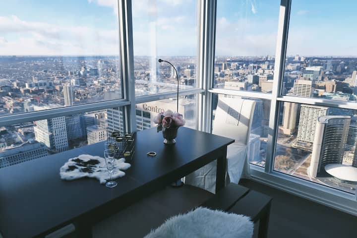 Top Floor 270• the best view 2BD downtown goal