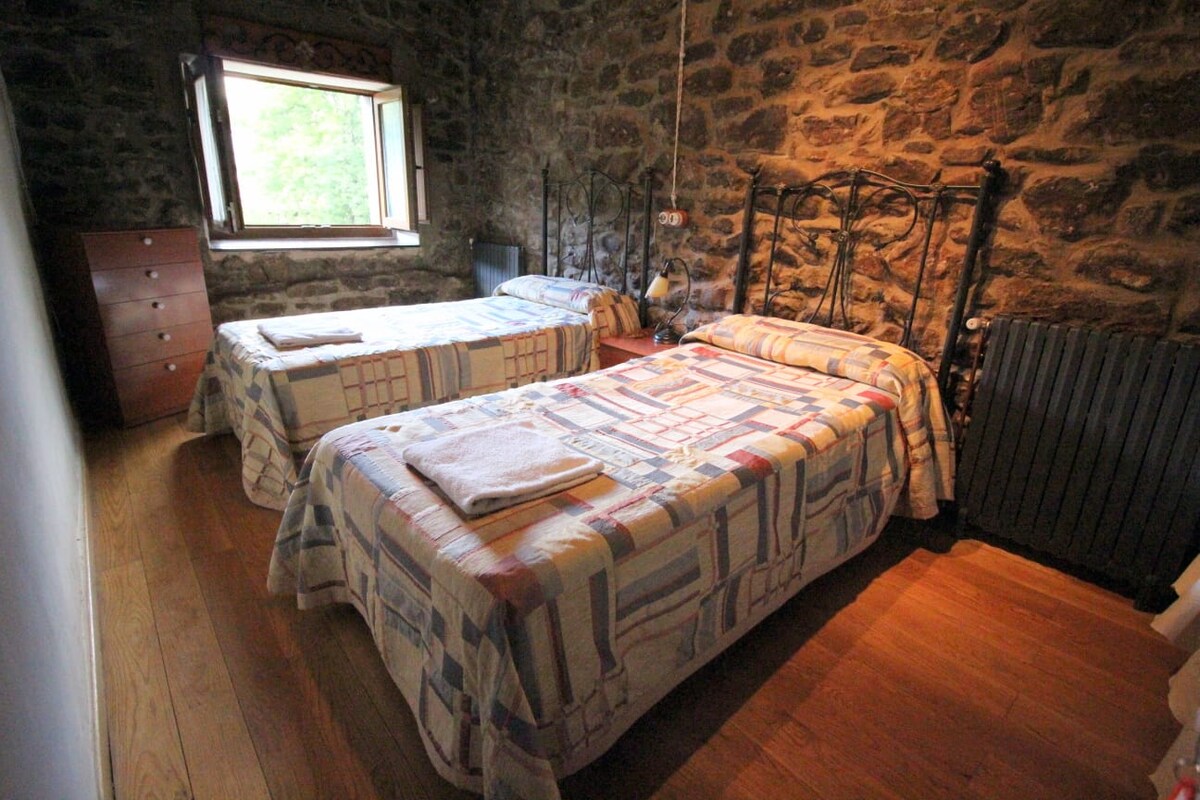 Casa La Solana de Babia. - Houses for Rent in Torrestio, Castilla y León,  Spain - Airbnb