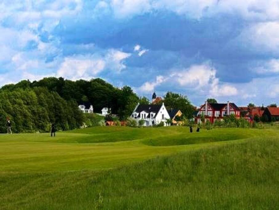 Hausansicht vom Golfplatz
