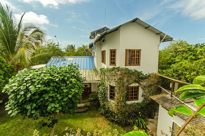 The Cactuspad A Beautiful Family Home Houses For Rent In Puerto Ayora Galapagos Islands Ecuador
