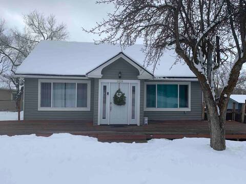 White tail cottage! Spacious home w game room!
