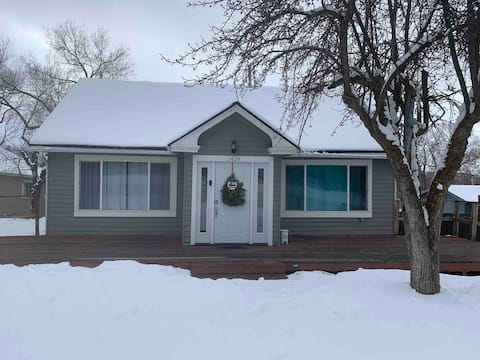White tail cottage! Spacious home w game room!