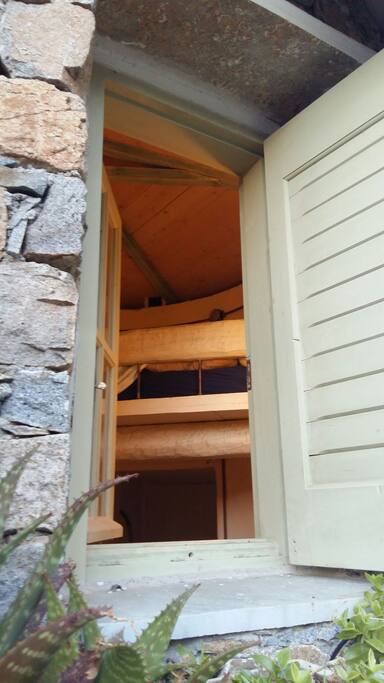 upper bed from outside