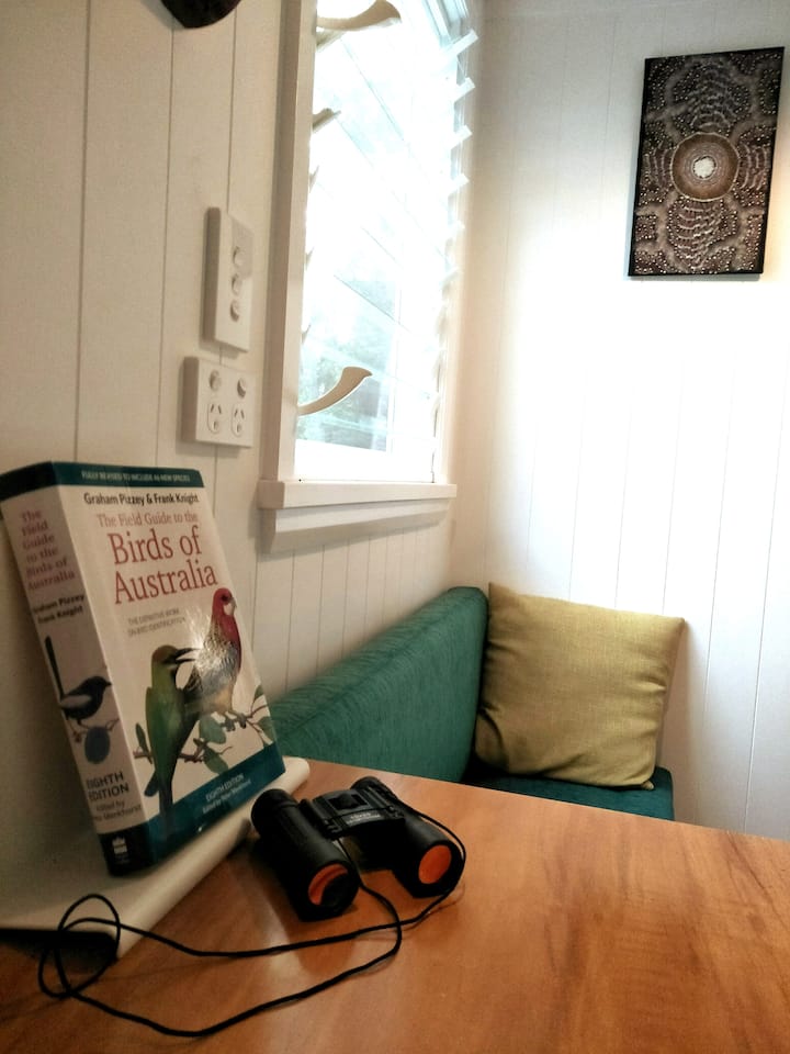 Tiny House Rainforest, c/t stadium, highway w park - Tiny ...