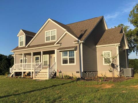 Sleepy Hollow Farms, New Farmhouse near VIR