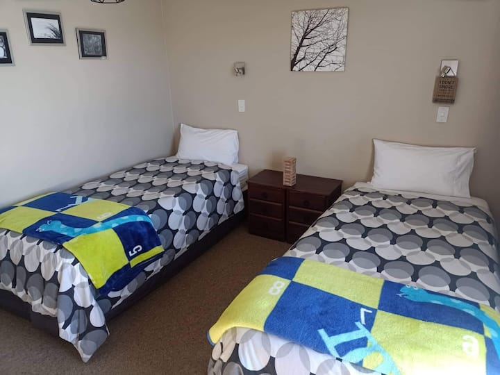 Стая 2 - 2 единични легла (с цип в двойно при поискване)