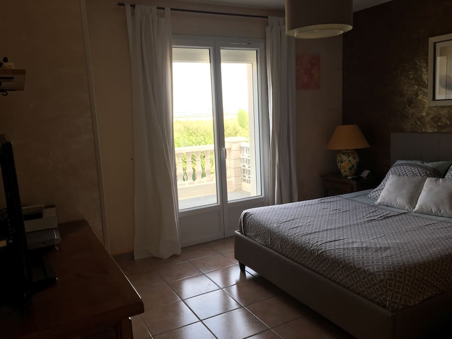 Chambre lit King size 160