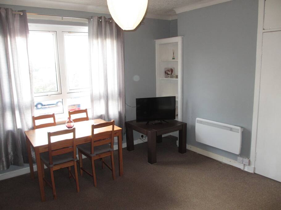 32 inch HD TV with Freeview