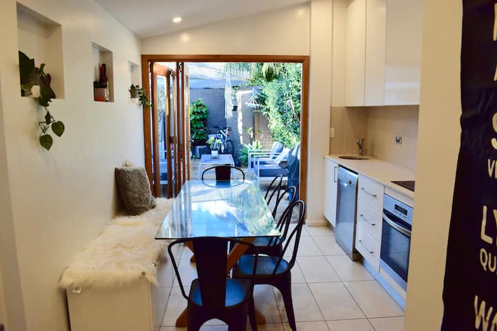 Gorgeous 2br Balmain Terrace - Stroll To Cafes - Sydney