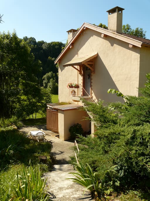 Entrée indépendante
et sa terrasse privée