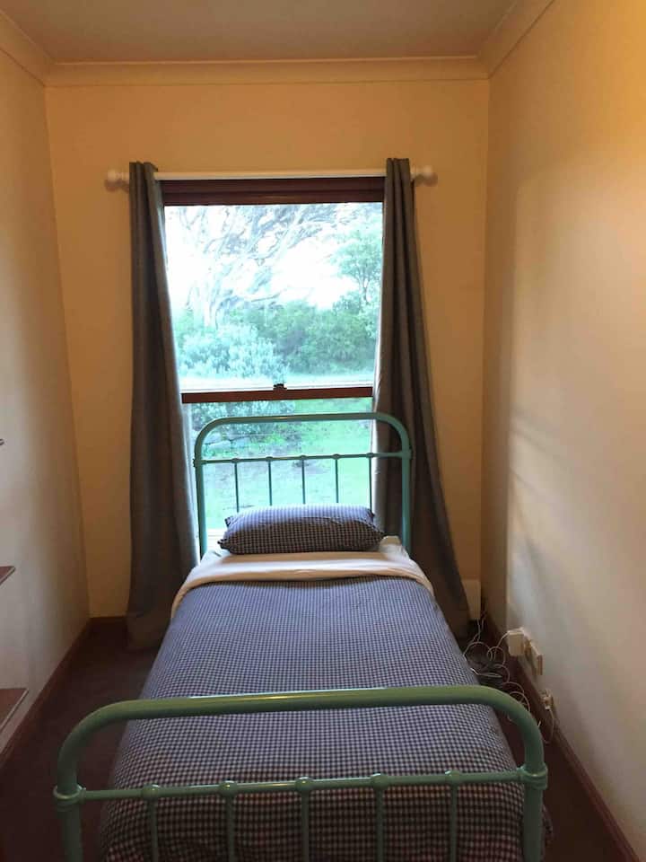 Საძინებელი 4