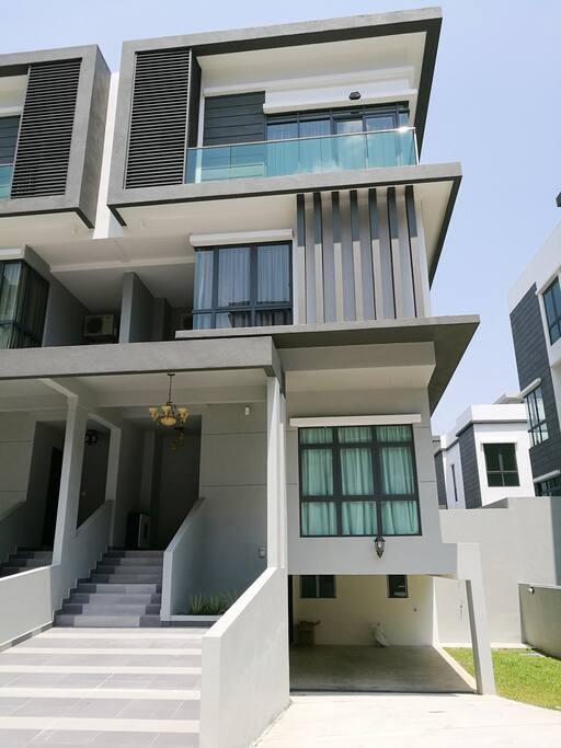 House Exterior (Number 5)
