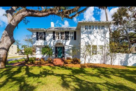 Grandma's Garden Apartment. Historic Ormond Beach