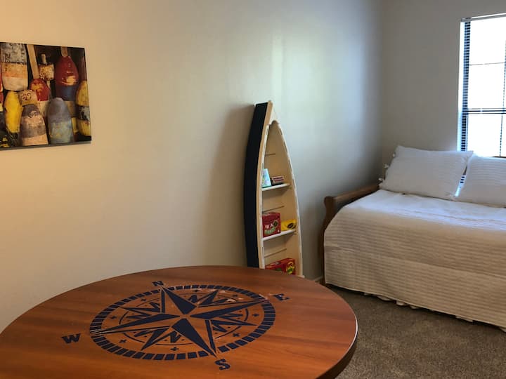 Game room with daybed & trundle