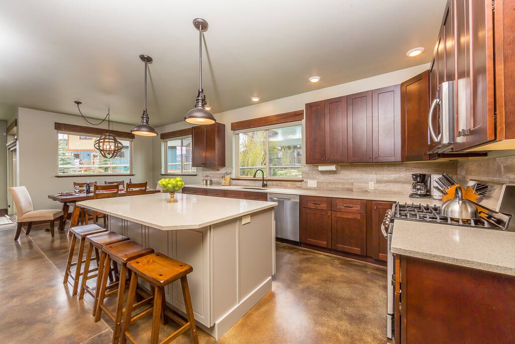 Large kitchen, quartz counter tops, plenty of seating, gas range