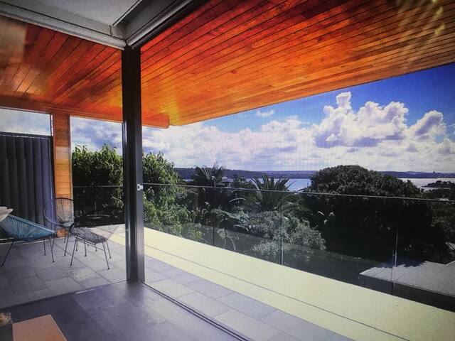 Vaucluse Villa with Harbour views gallery image 3