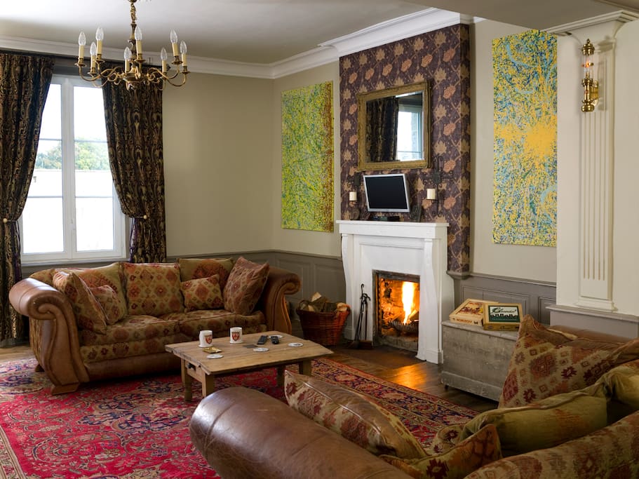 Lounge Free Sat-TV with English Channels + incorporated DVD Player. Cosy Couches, Open fire, Books