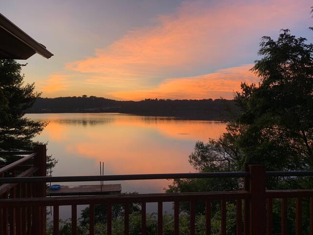 Stunning St. Croix River Retreat w/Hot Tub & Sauna gallery image 2