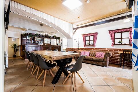 ※ Casa BARvaria ※Incredible 8BR※ HUGE※With a BAR ※