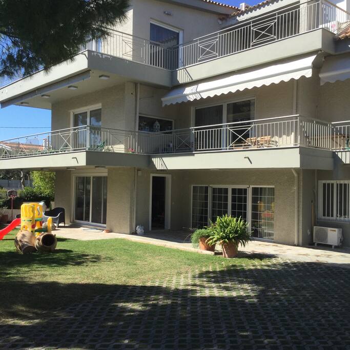 Ground floor w/ direct access to the garden