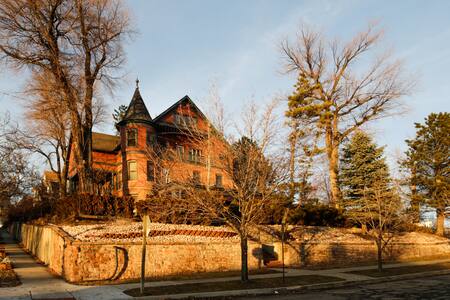 Stunning Panoramas, Downtown Apt