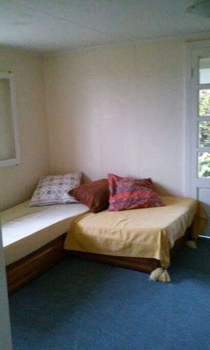 Chambre avec 1 petit lit