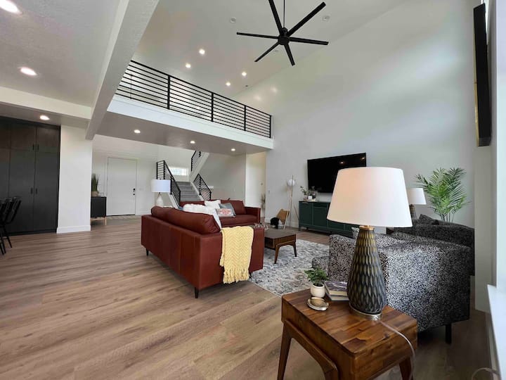 Pickleball Playhouse, Hot Tub, Theater, Game Room! - Idaho