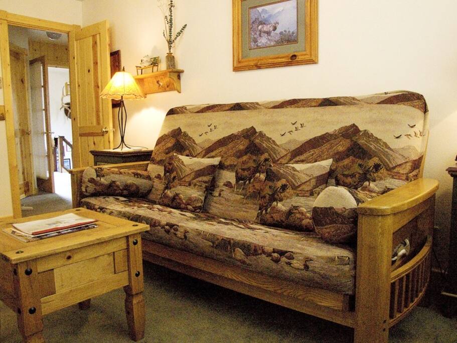 Bear Den Suite den - 2 of the 2 sleeping rooms