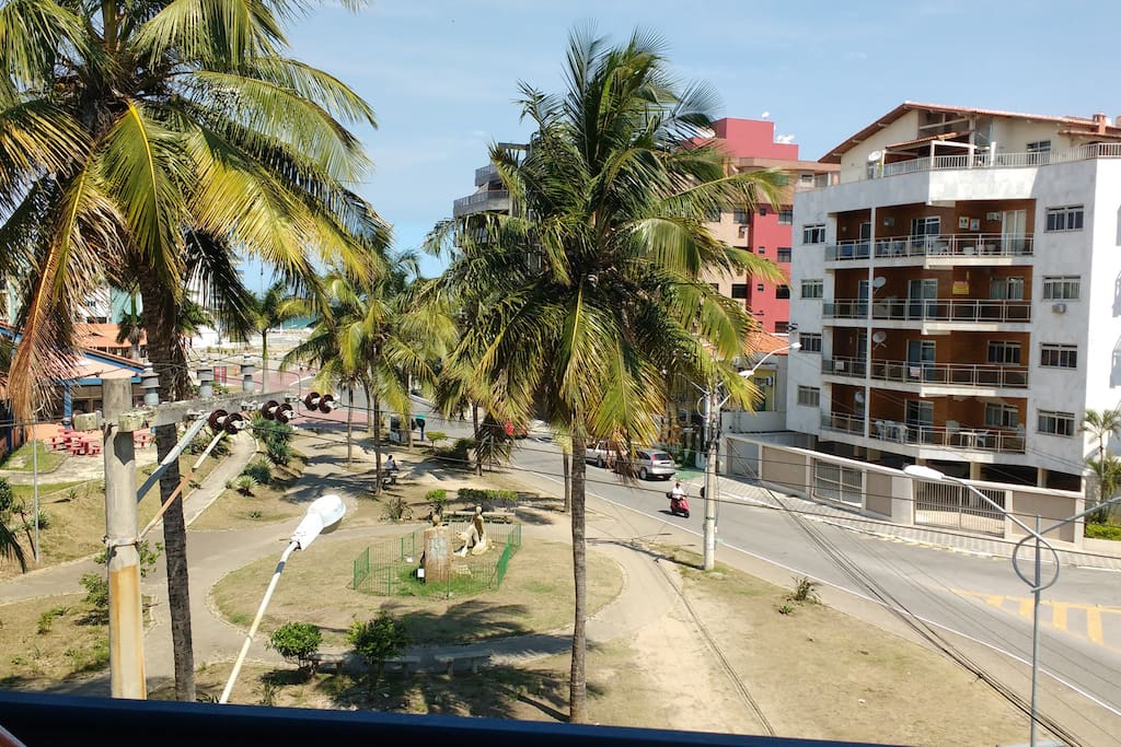 Vista Lateral e de frente ao prédio