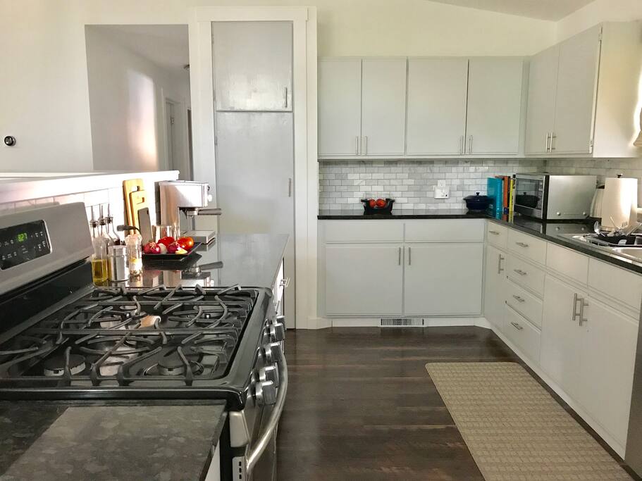 Fully equipped kitchen.