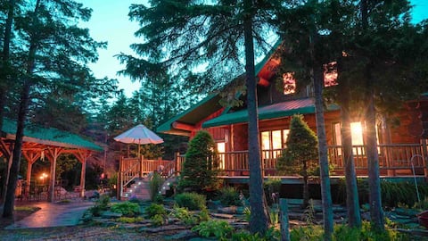 The Morhaven-Luxe meets nature steps from the lake