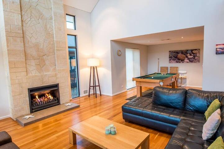 Comfortable Deluxe Resort House gallery image 5