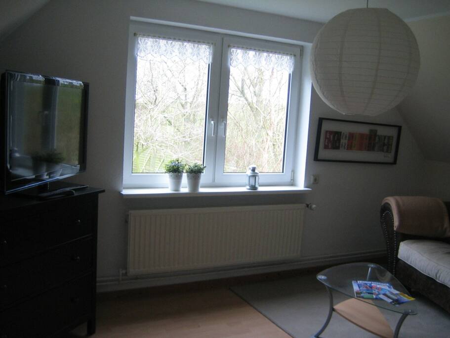WohnzimmerBlick mit Flachbildfernseher