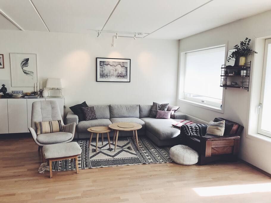 Cosy living room sofa corner with two arm chairs.