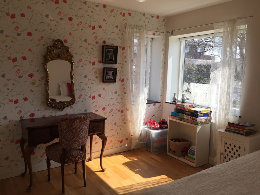 Bedroom 1/3 has a single 105cm wide bed