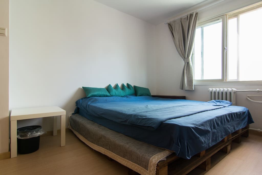 Room 3
Size of the bed is 1.8m*2m